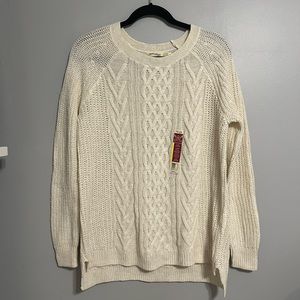 👚 NWT white sweater